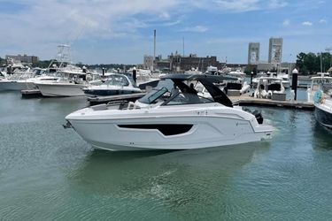 34' Cruisers Yachts 2022 Yacht For Sale